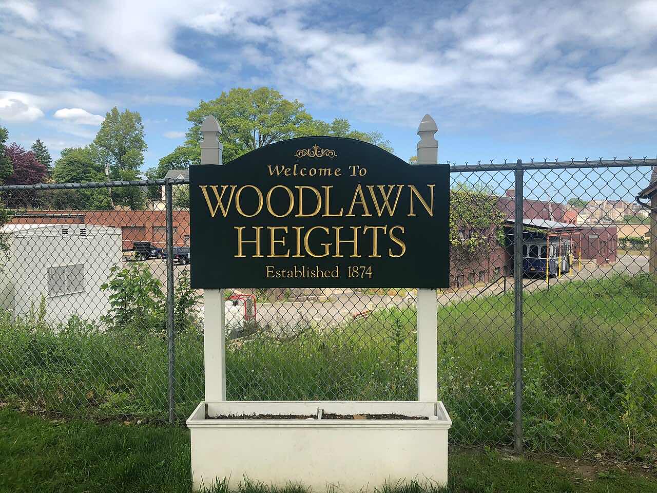 The Irish community in Woodlawn, Bronx: the Woodlawn Heights welcome sign